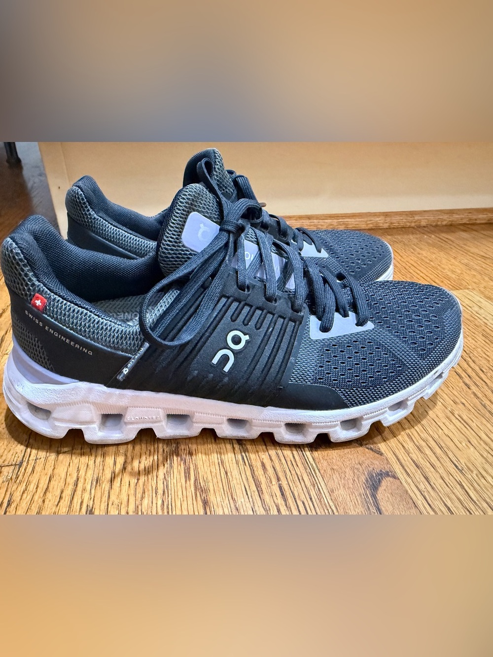 On Cloud Women’s Black/Lavender/White Cloudswift Sneakers Sz 8.5